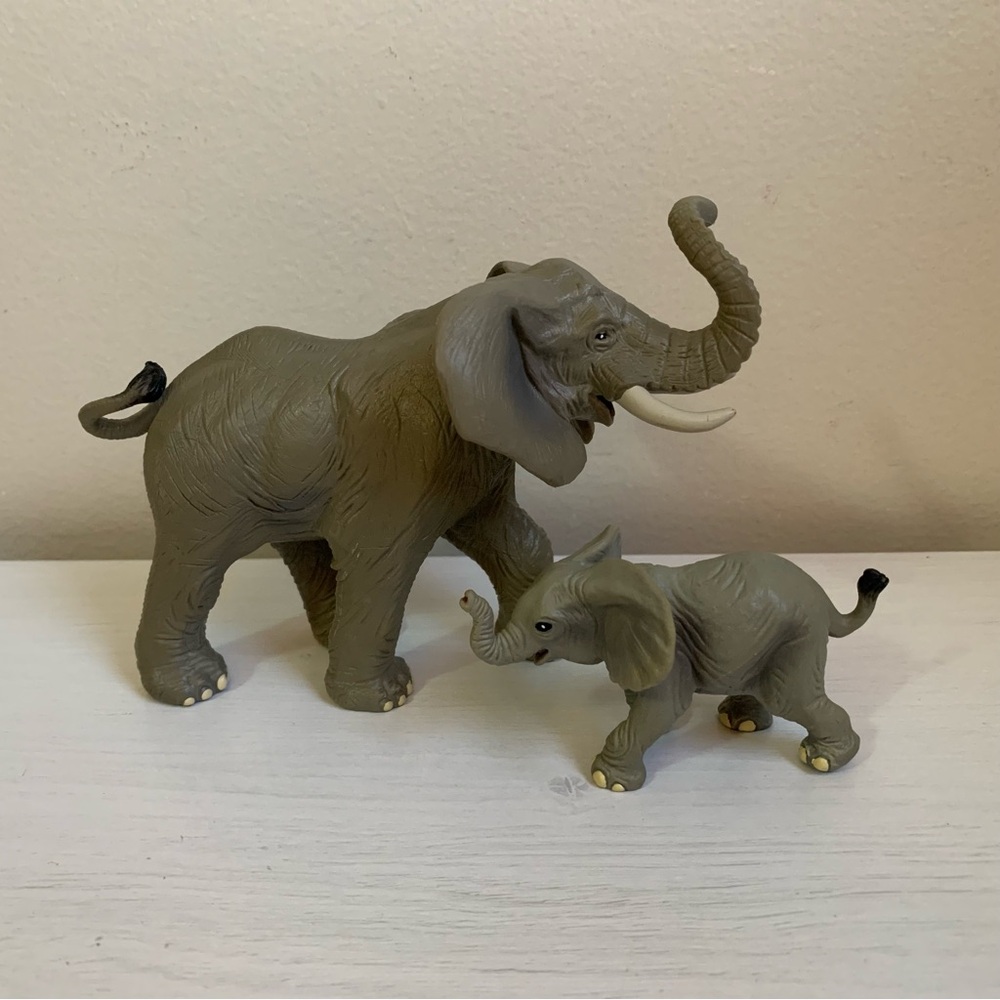 Safari Ltd Wild Safari African Elephants Mom and Baby PVC Figures